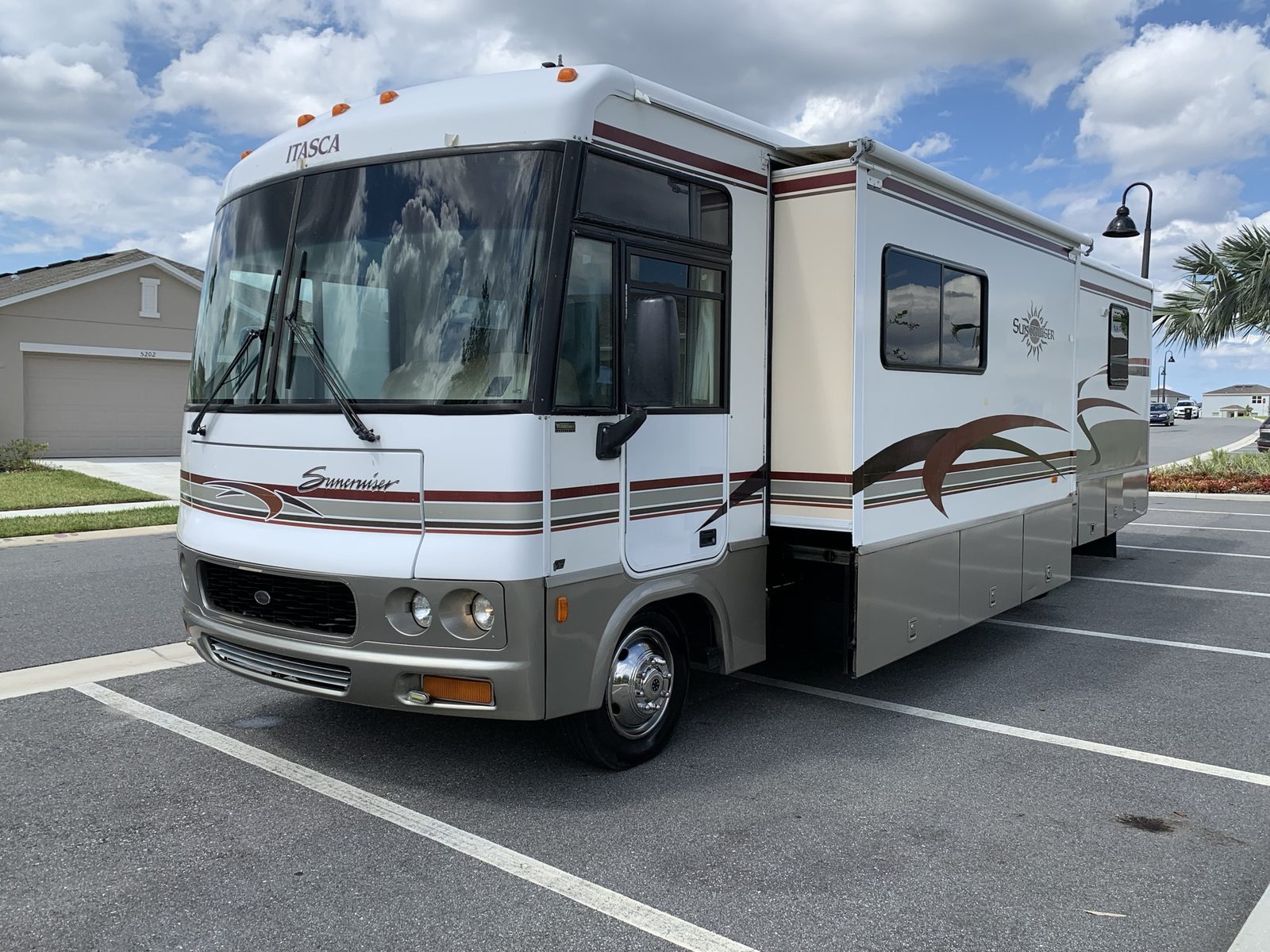 Itasca Sunscruiser Class A motorhome bought for cash in Florida