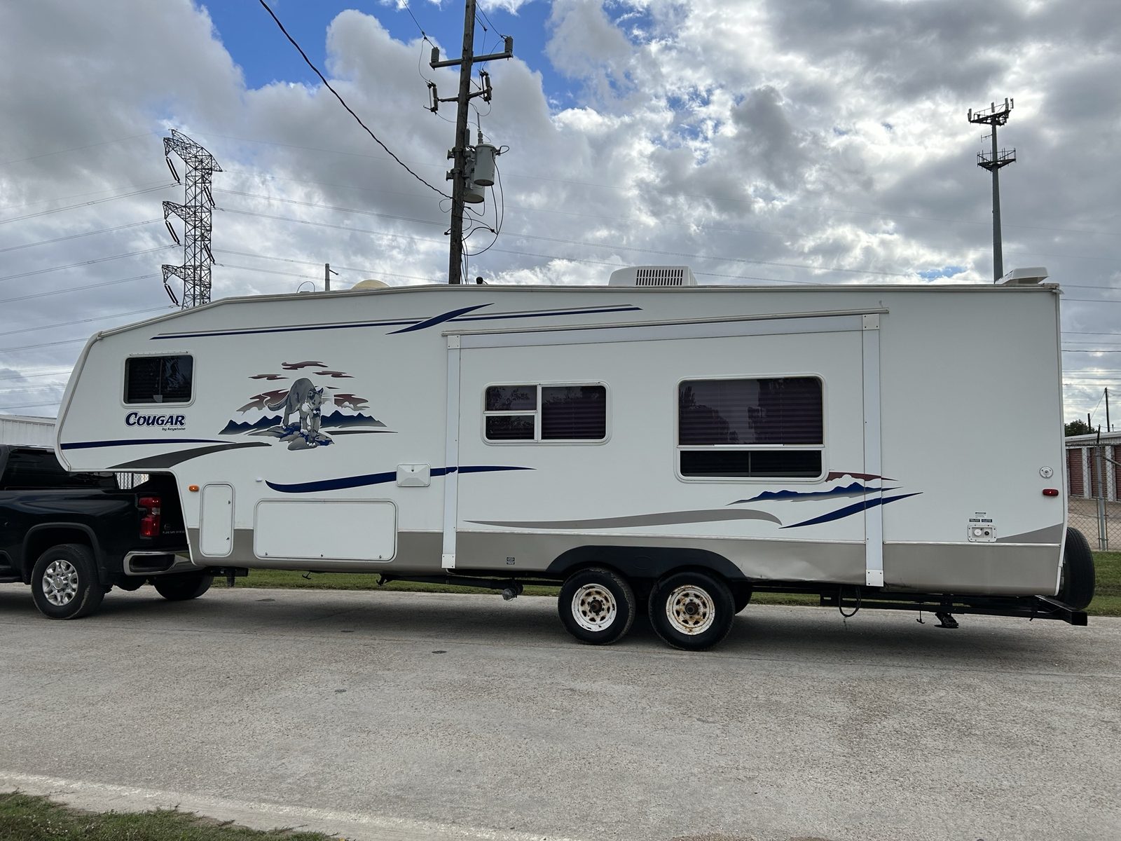 Keystone Cougar fifth wheel parked in Central Florida, ready for pickup after an agreed sale date