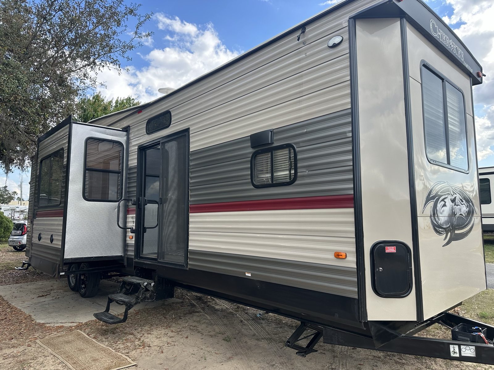 Cherokee travel trailer bought near Tampa